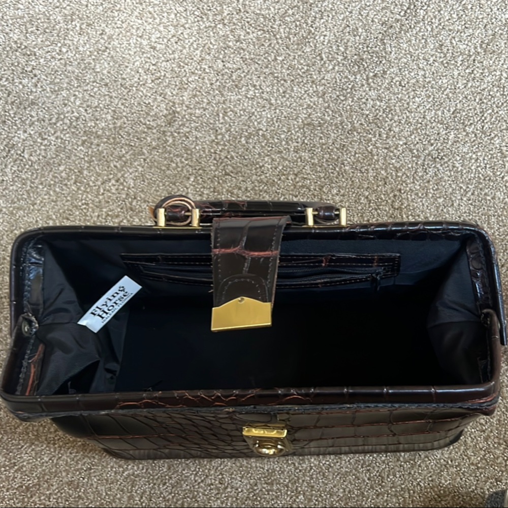 1990’s brown leather, crocodile embossed doctor’s bag - Picture 5 of 7
